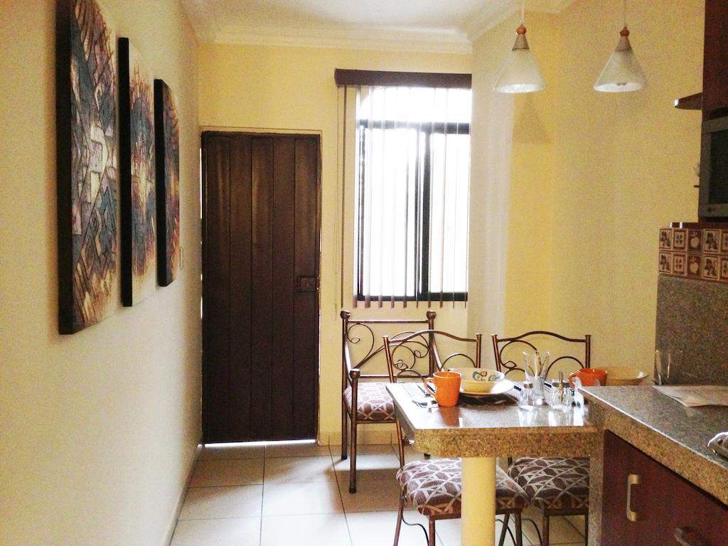 El Patio Suites II Guayaquil Habitación foto